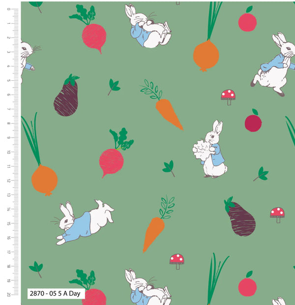 1/2 metro de Tela de Algodón Estampada - Peter Rabbit: La Alegría de un Huerto Casero verde **Llega el 15 de octubre**
